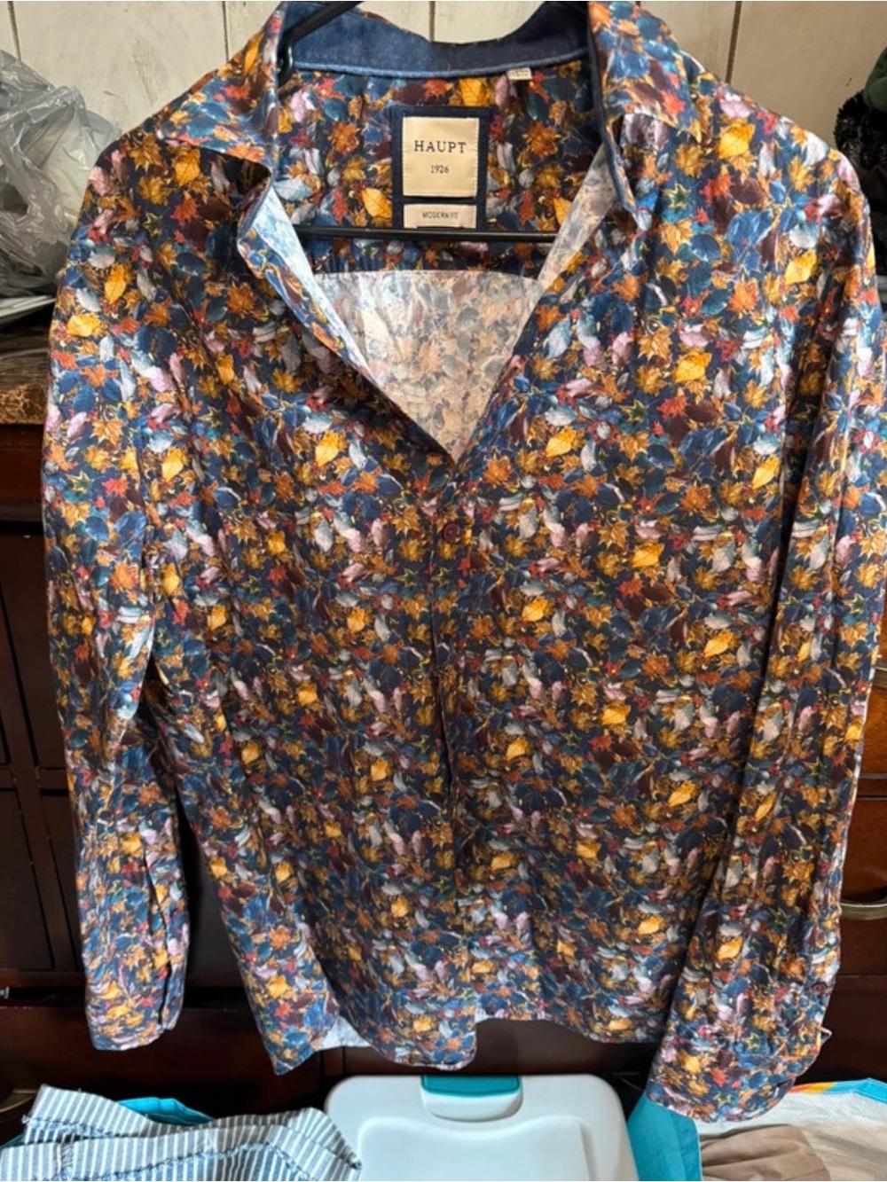 HAUPT Men’s Falling Leaves Button-Down Shirt